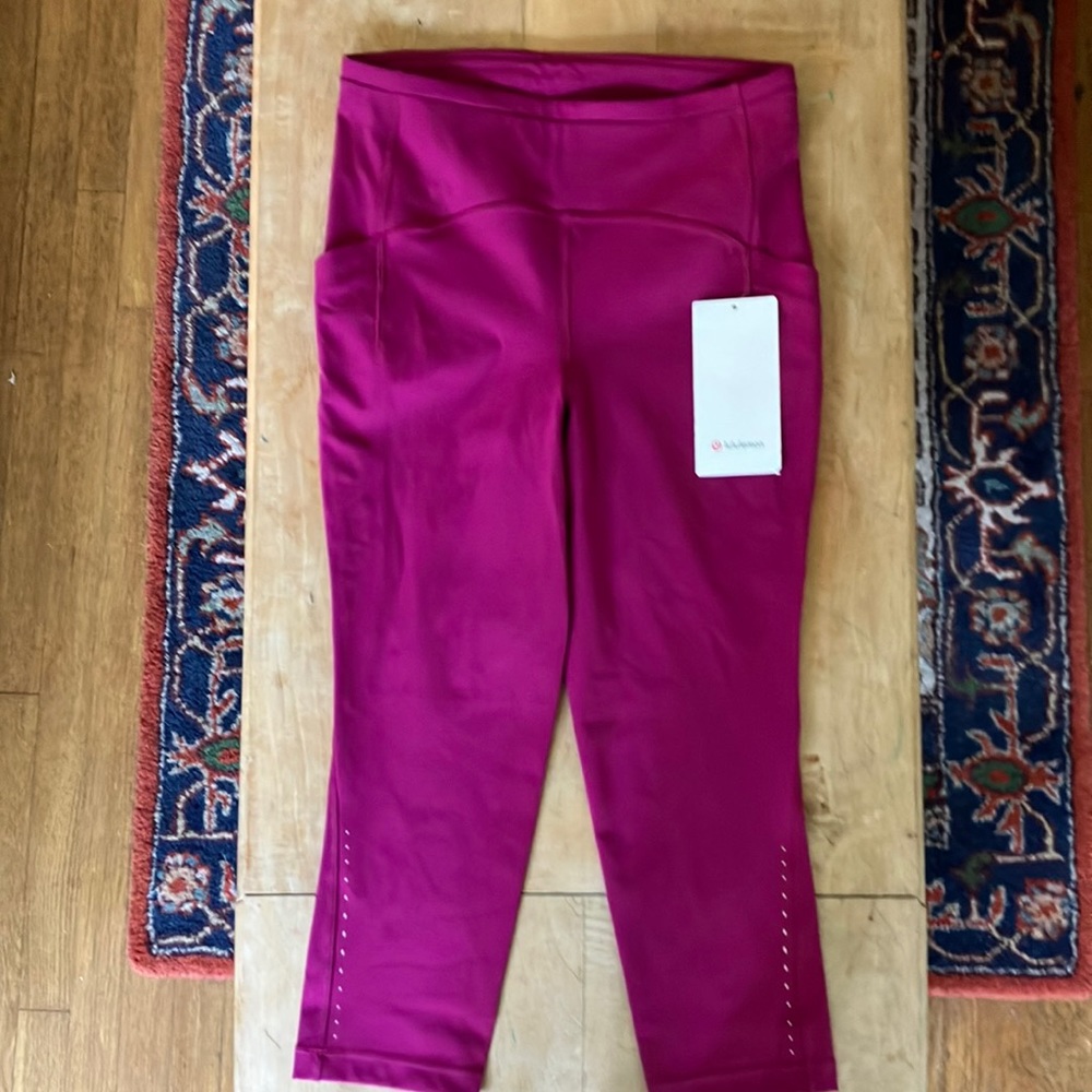 Lululemon Swift Speed HR Crop, size 8. New with tag